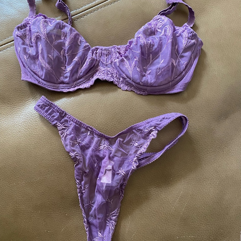 Victoria Secrets Lavender lace bra/pantie set size 34C and small thong